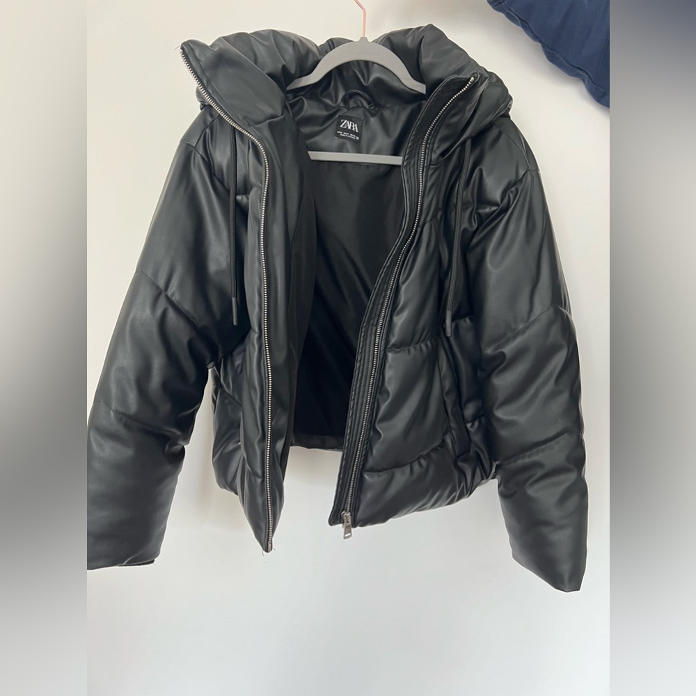 Puffer black Zara coat